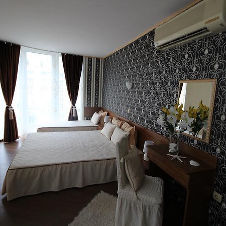 Семеен Хотел Идън Sveti Vlas Exterior photo