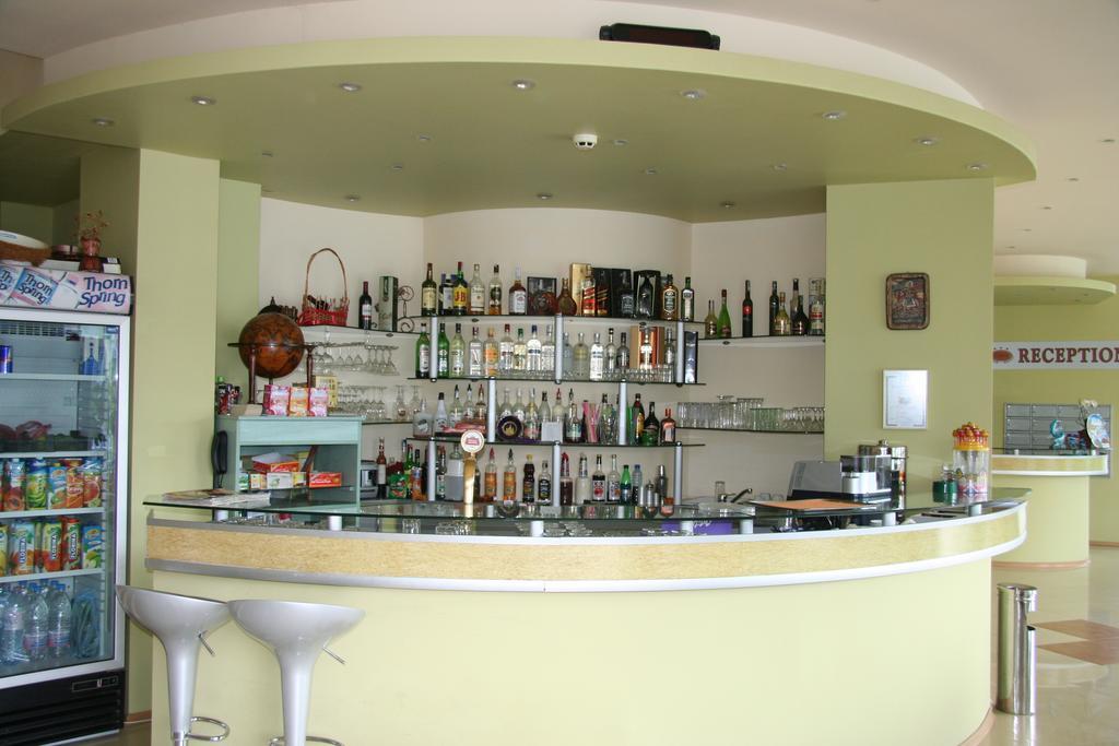 Семеен Хотел Идън Sveti Vlas Exterior photo