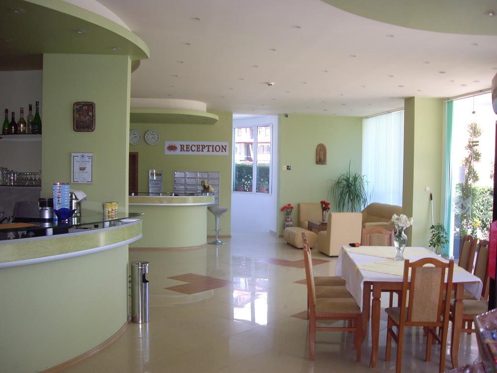 Семеен Хотел Идън Sveti Vlas Exterior photo