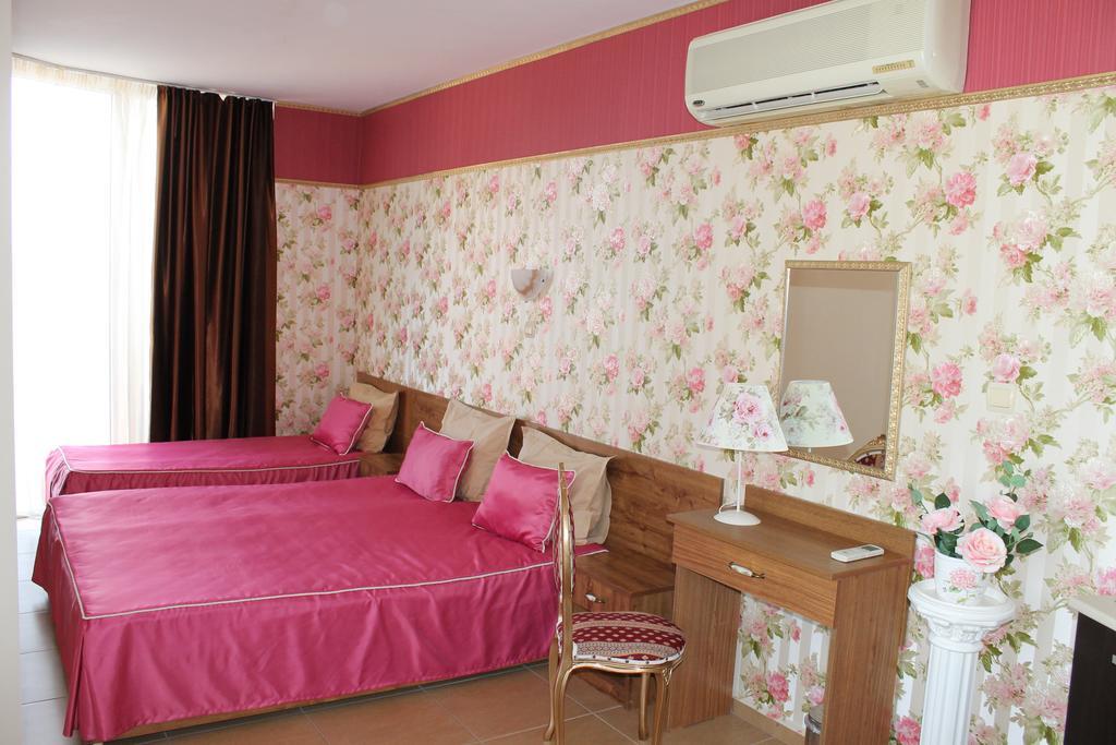 Семеен Хотел Идън Sveti Vlas Exterior photo