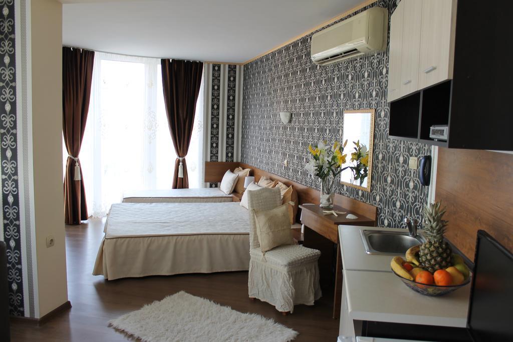 Семеен Хотел Идън Sveti Vlas Exterior photo