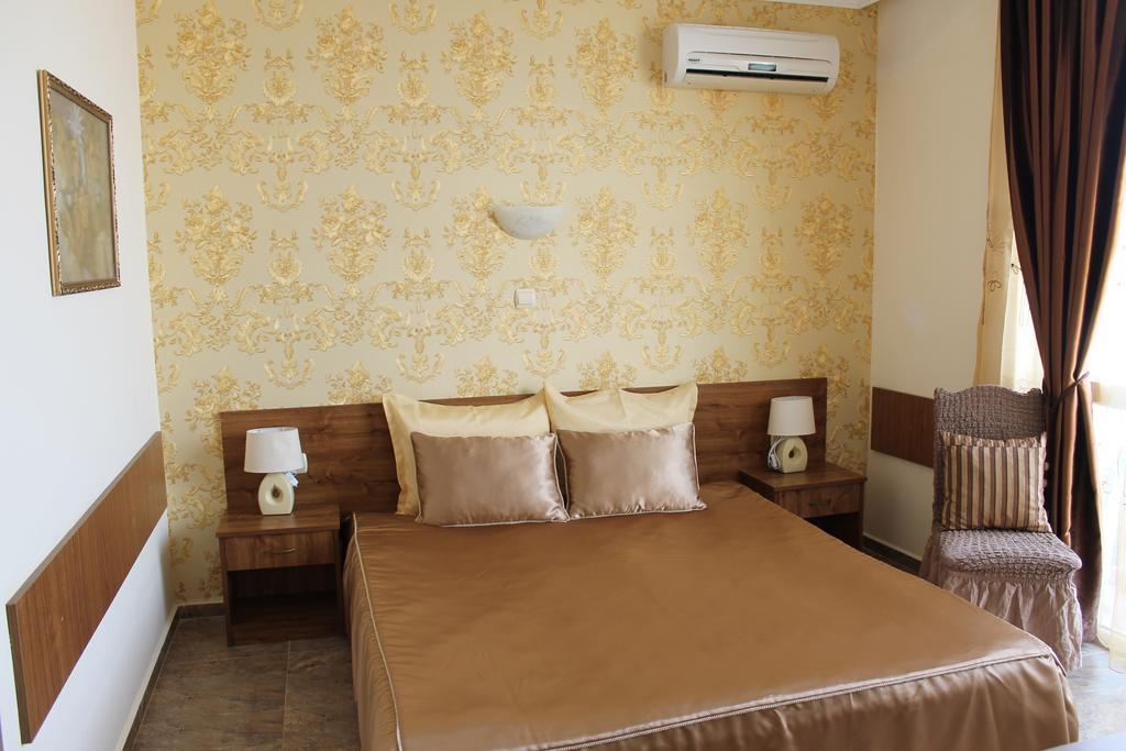 Семеен Хотел Идън Sveti Vlas Exterior photo